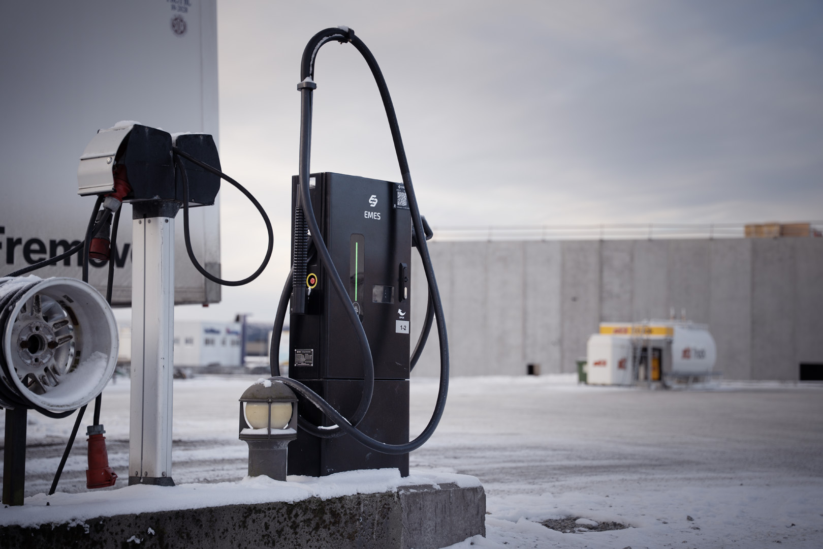 MegaPro-ladeskap som fysisk produkt for større ladeanlegg
